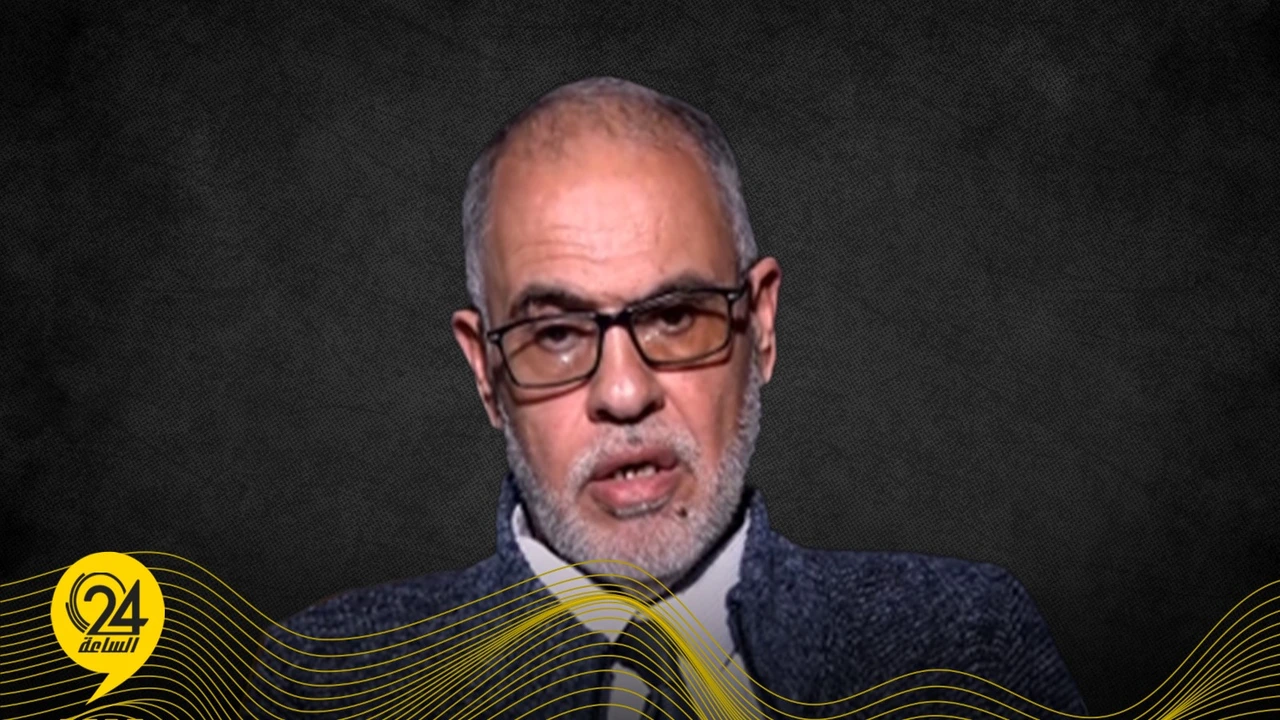 تحذير الخبير الشريف.. توقعات بوصول سعر الدولار إلى 15 دينارًا وسط تدهور اقتصادي